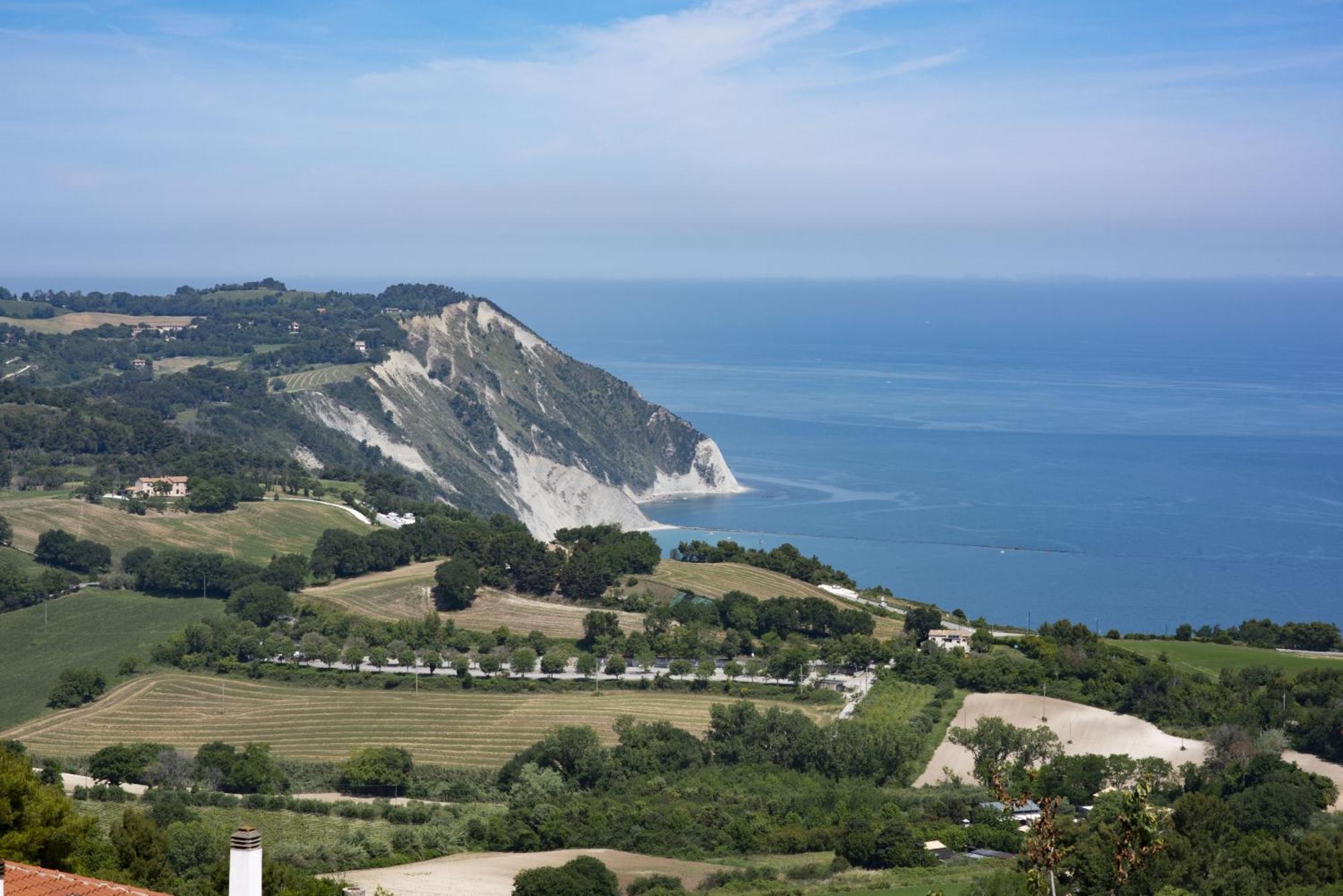 Отель Le Relais Du Lierre Poggio  Экстерьер фото